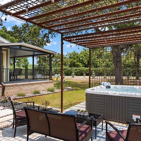 Blumenhaus Sleeps 6 Full Kitchen Plus Hot Tub Fredericksburg Kültér fotó