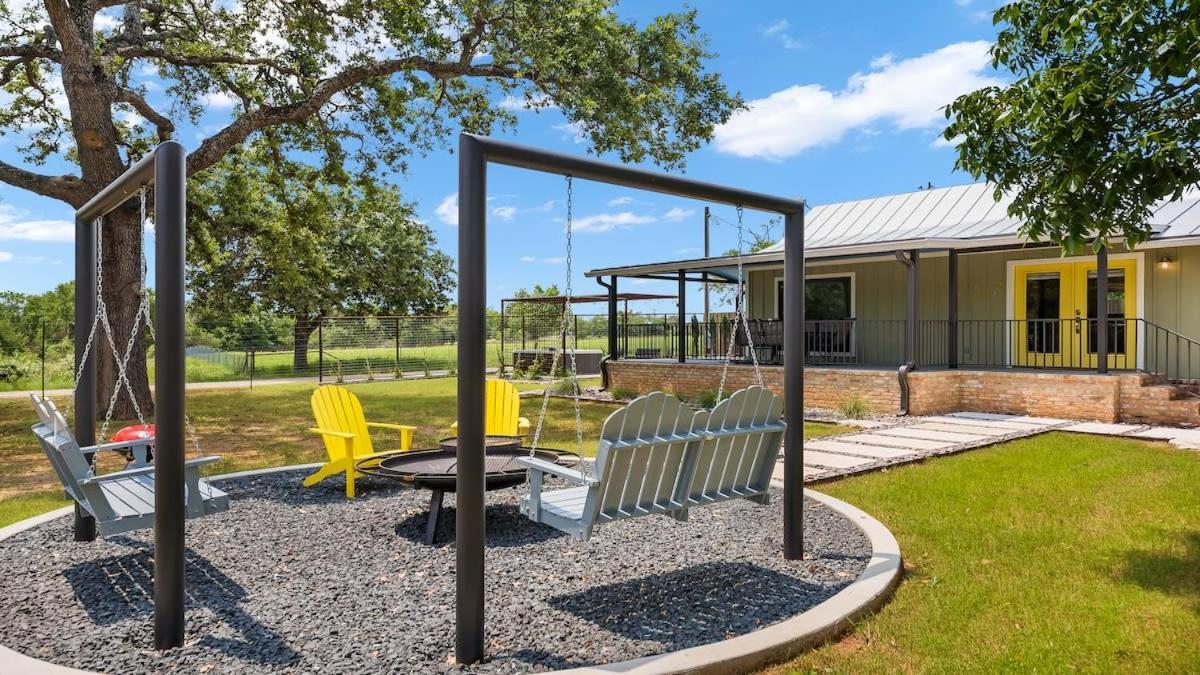 Blumenhaus Sleeps 6 Full Kitchen Plus Hot Tub Fredericksburg Kültér fotó