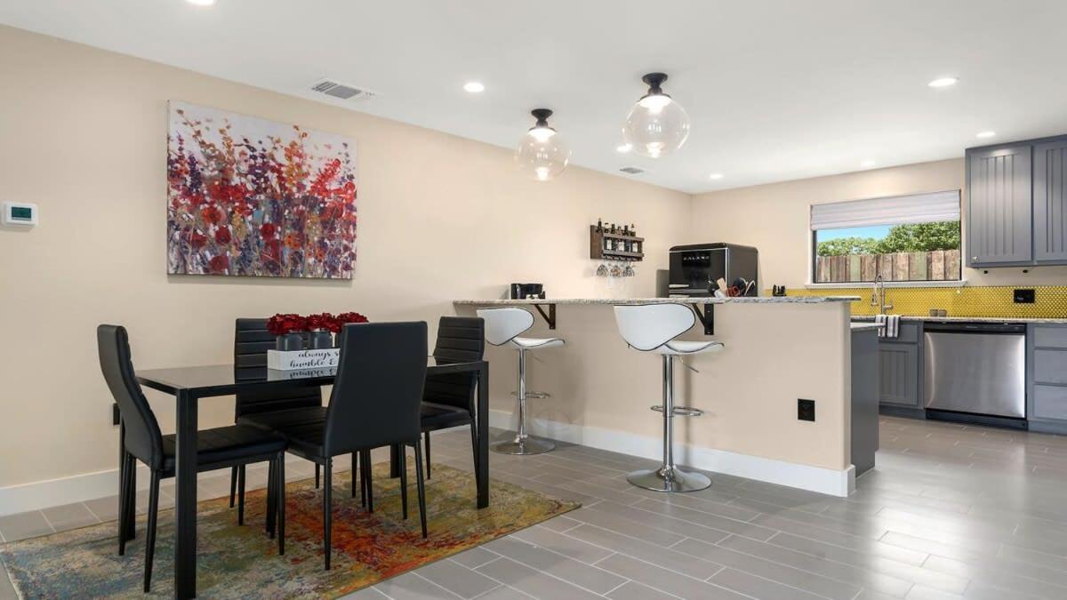 Blumenhaus Sleeps 6 Full Kitchen Plus Hot Tub Fredericksburg Kültér fotó