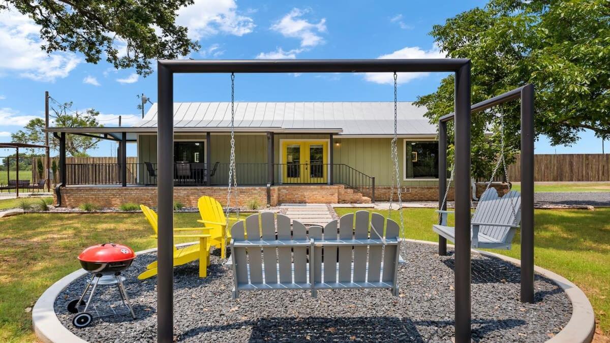 Blumenhaus Sleeps 6 Full Kitchen Plus Hot Tub Fredericksburg Kültér fotó
