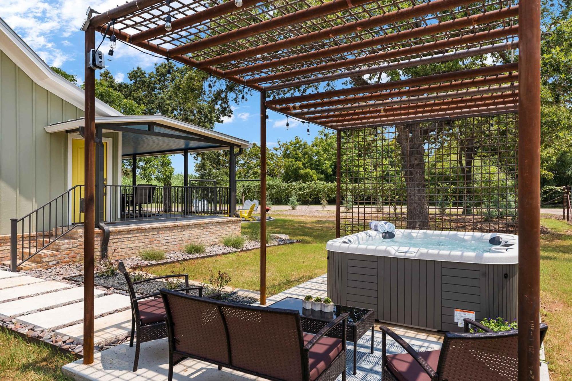 Blumenhaus Sleeps 6 Full Kitchen Plus Hot Tub Fredericksburg Kültér fotó
